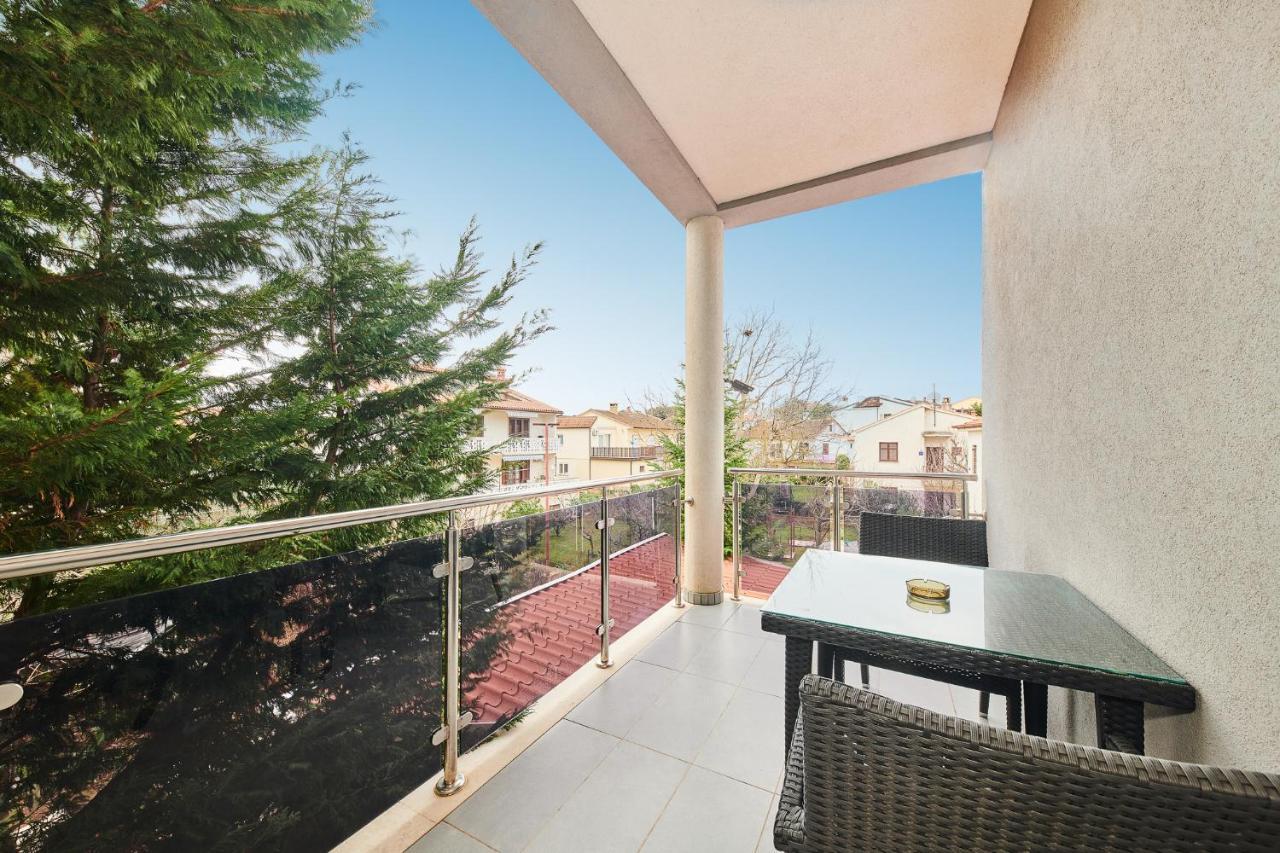 Ribarska Koliba - Stella Adria Villa Pula Extérieur photo